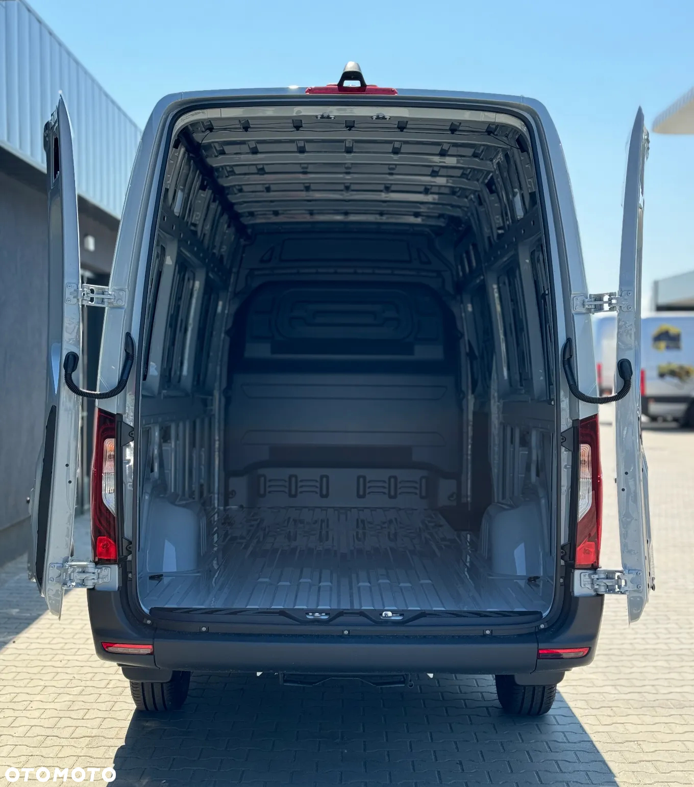 Mercedes-Benz Sprinter - 28