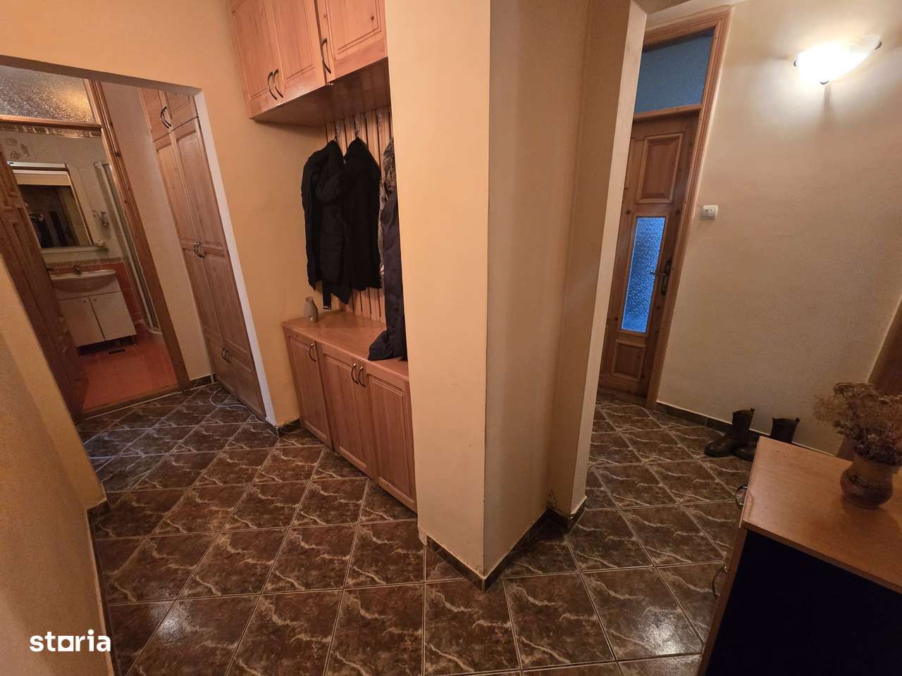 Reșița, apartament 4 camere, 98 mp, etj. 2, Govândari, zona Micro IV-14
