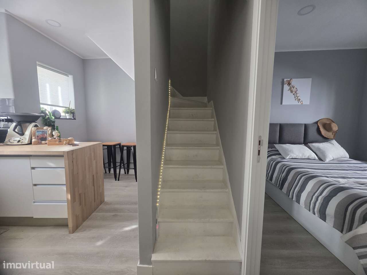 Apartamento T2 Duplex Recuperado - A 70m da Praia do Ouro-47