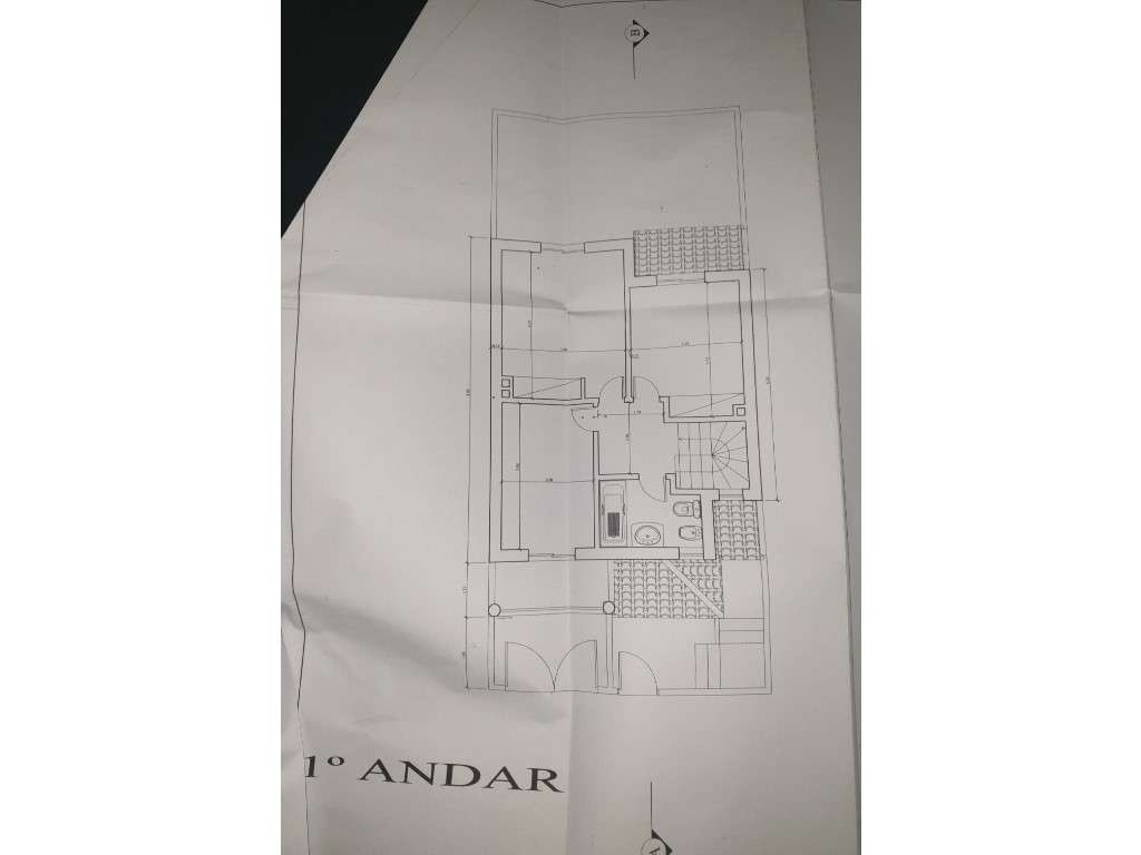 Moradia de 3 Pisos Com Garagem e Aproveitamento de Sótão-23
