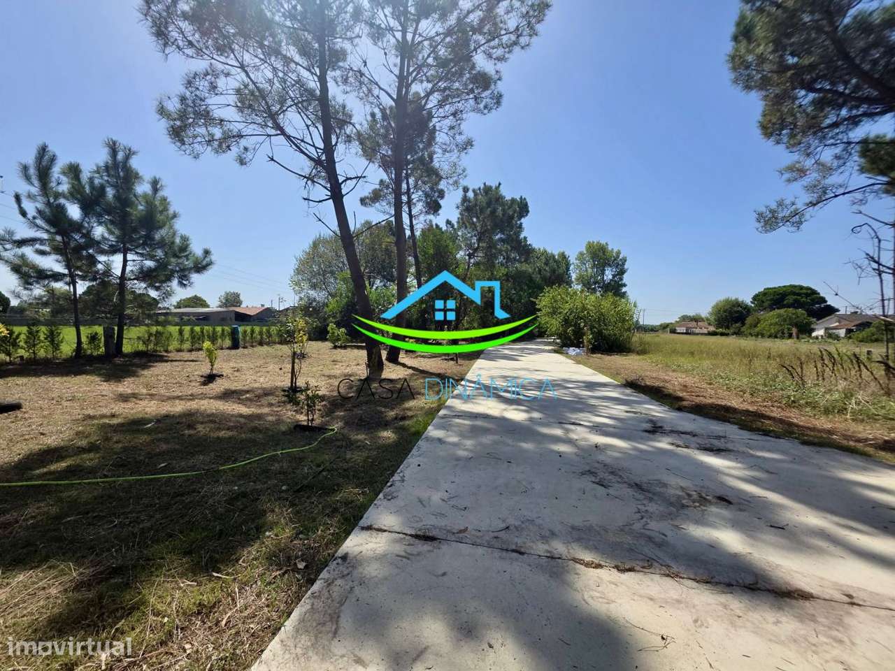 Terreno com 8.369 m², possibilidade de construção de 2 moradias-52
