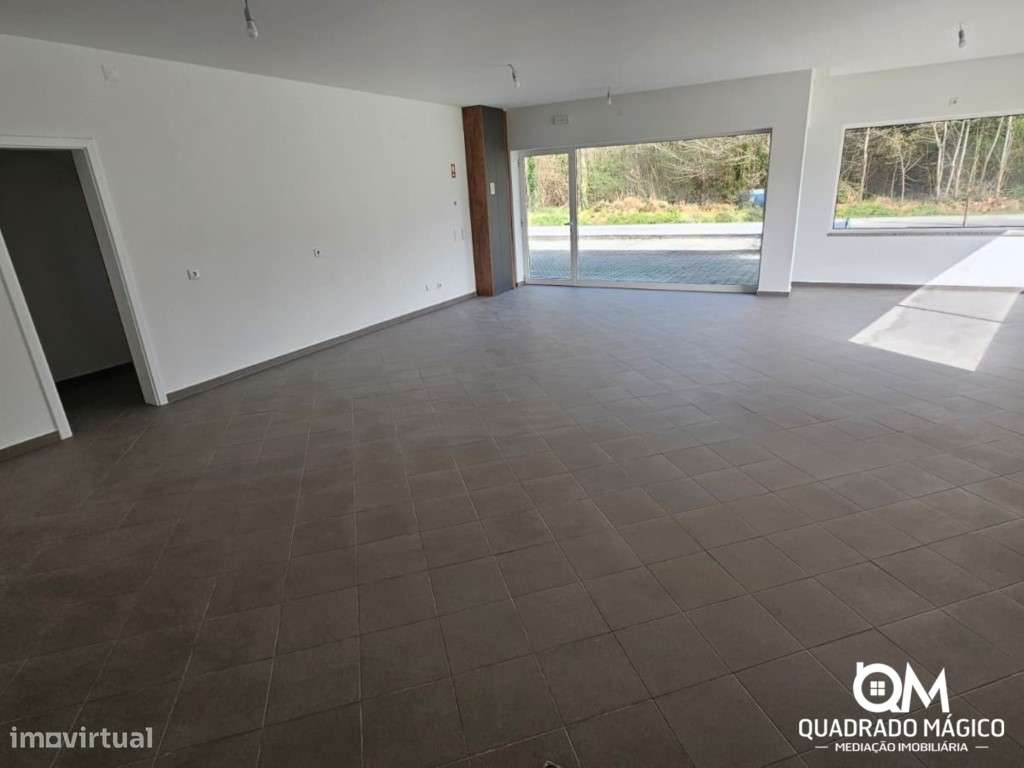 Loja para arrendamento a escassos minutos do Centro da Feira! - Grande imagem: 2/18