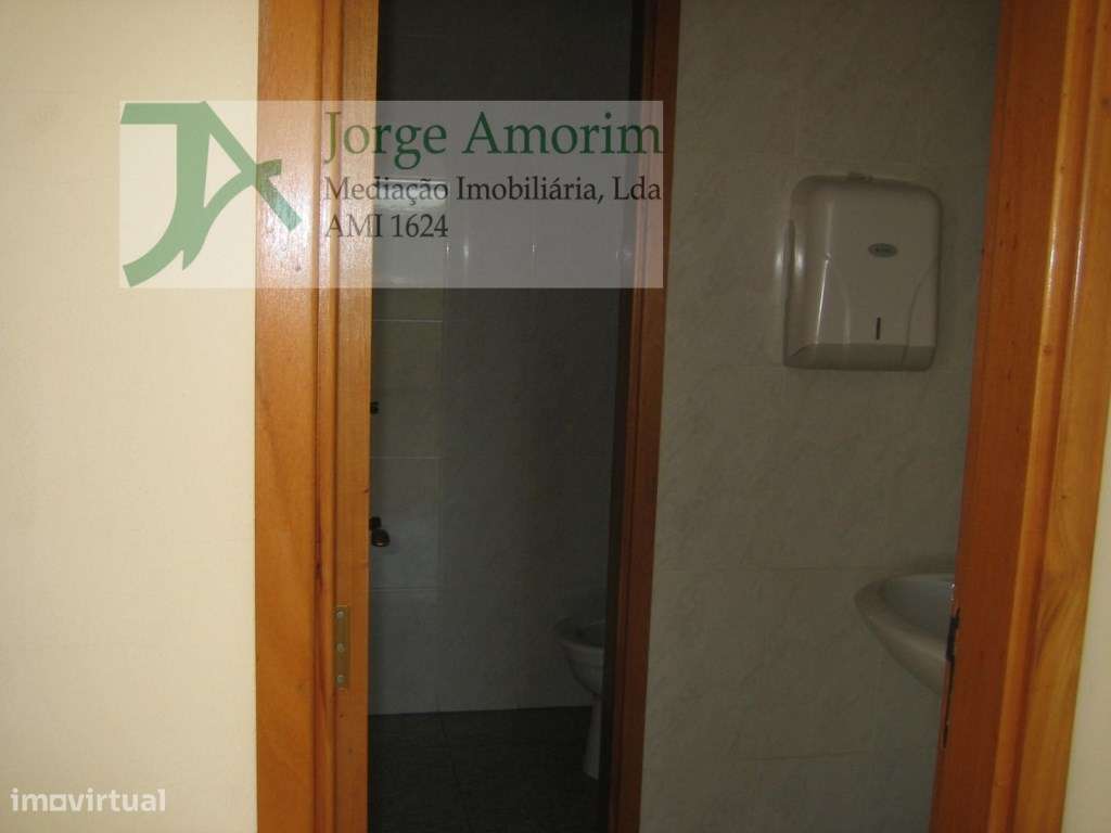 Armazém 650 m2. escritório 50 m2. Pé Dtº 6 mt - Grande imagem: 4/6