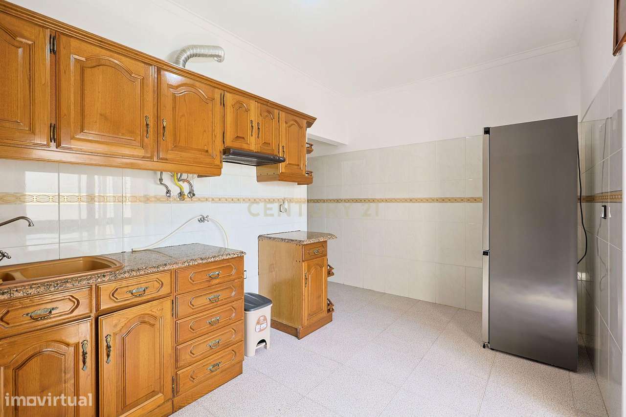 Exelente T1 na Amora com Garagem-3