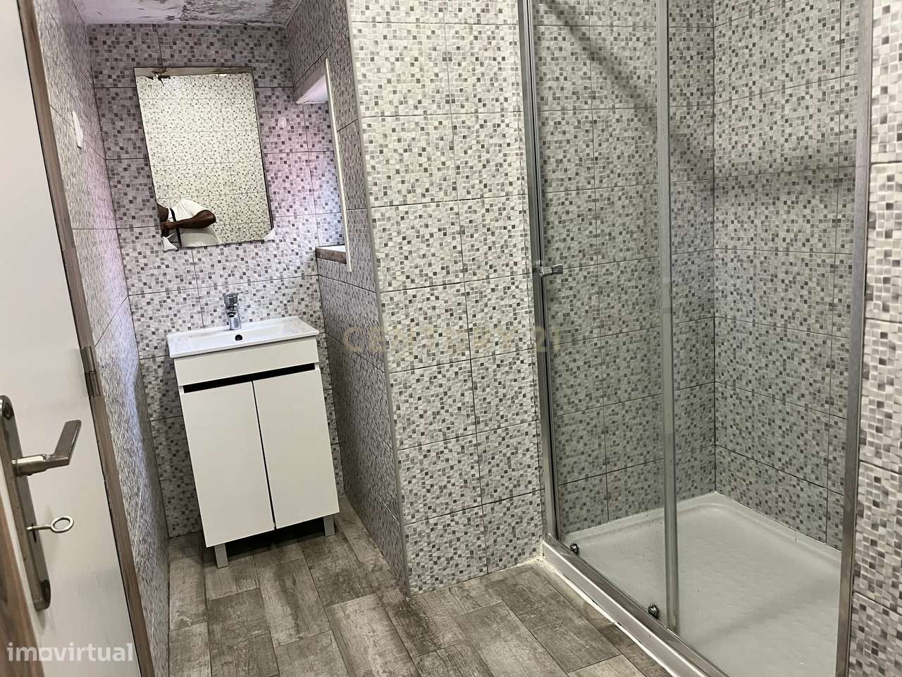 Loja Transformada em Estúdio T2 com 70m2. - Grande imagem: 5/12