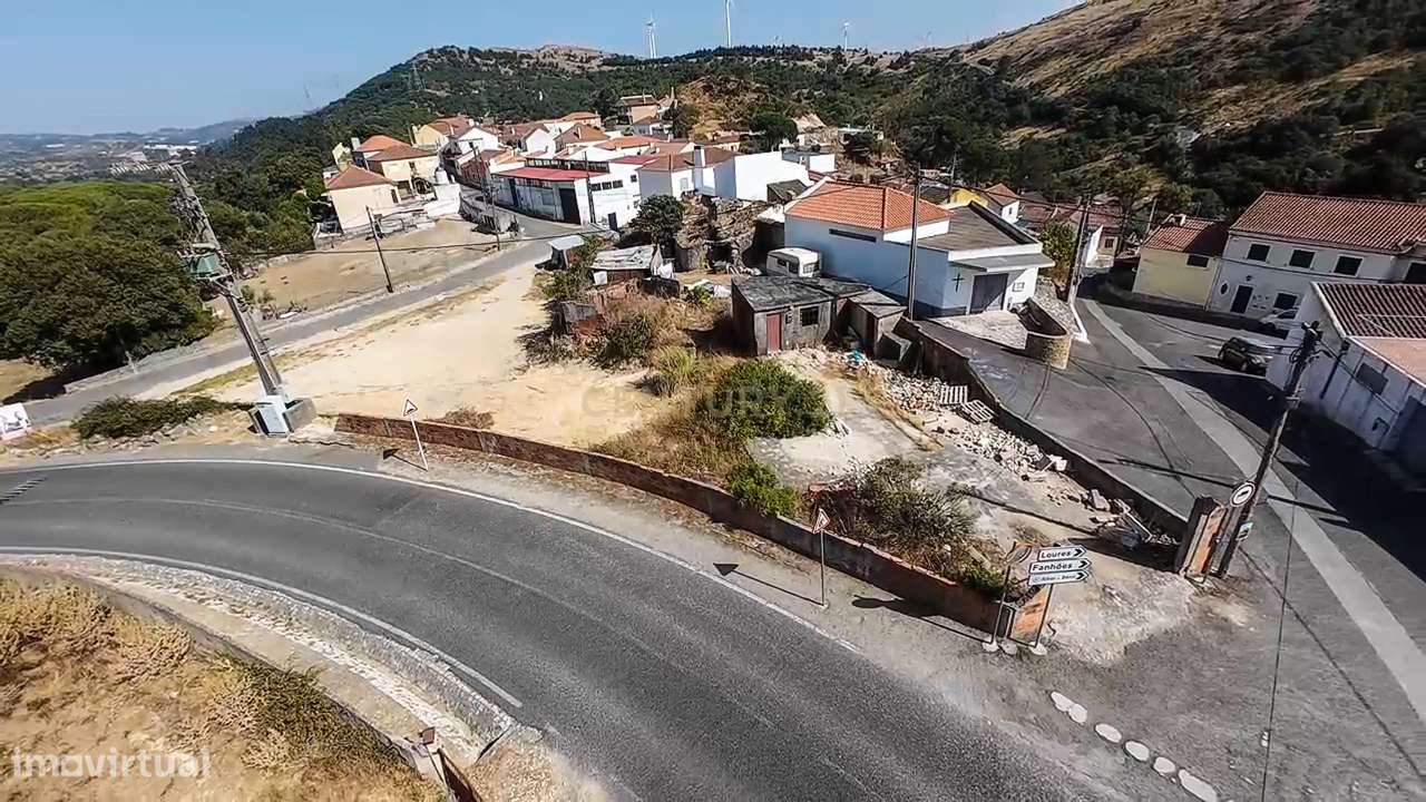 Terreno urbano com 1260m2 em Fanhões-6