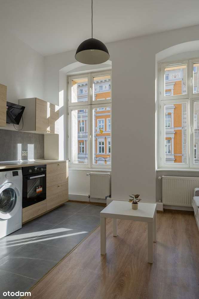 Pięknie doświetlone mieszkanie w kamienicy | film-9