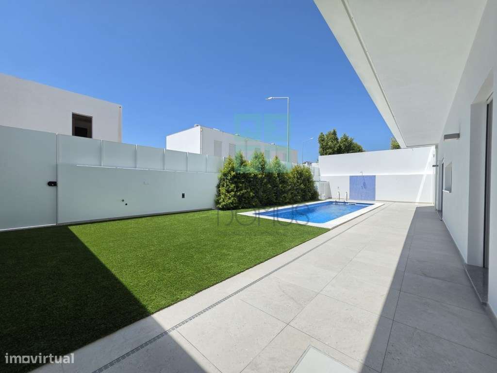 Moradia T4 com Piscina e Garagem Dupla perto do Centro de Tavira-29
