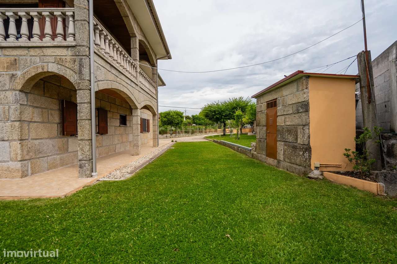 Imponente Moradia com 8 quartos, construída em pedra, situada em Proze - Grande imagem: 4/60