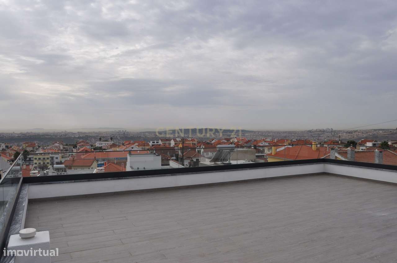 Moradia T4+1 Contemporânea com Piscina-23