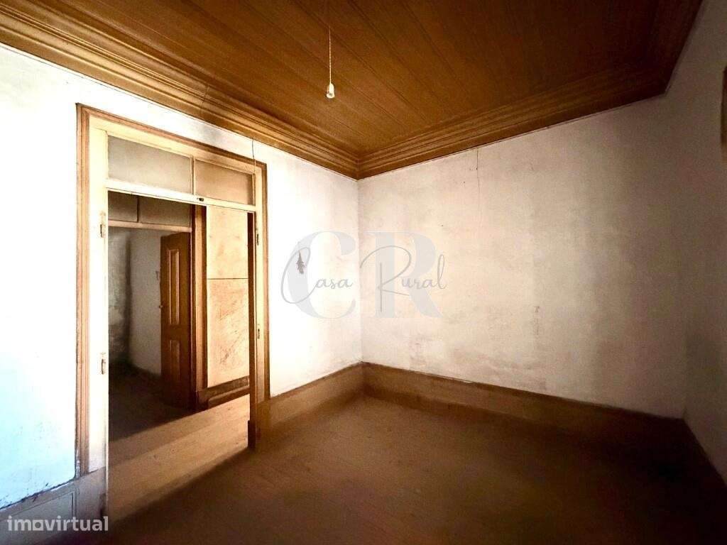 Moradia para recuperar no centro da vila de Figueiró dos Vinhos-13