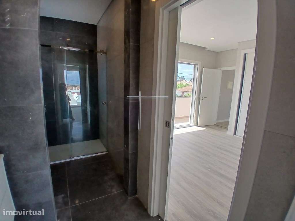 Moradia isolada T4, arquitetura contemporânea com garagem e piscina...-19