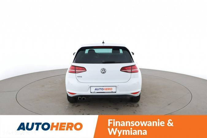 Volkswagen Golf - 6