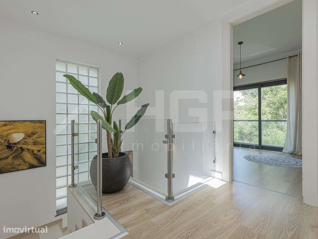 MORADIA V4 | SEMI-NOVA | 2 PISOS | GARAGEM | EXCELENTES ACESSOS ROD...-11