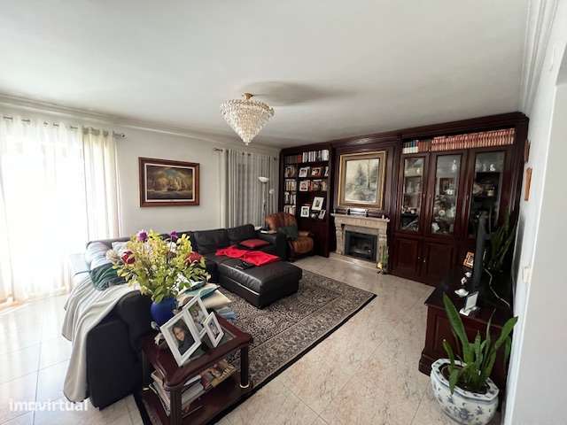 Excelente Moradia c/Piscina, Ringue desportivo, Garagem-32