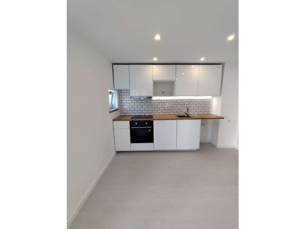 Apartamento T2 totalmente renovado em São João da Talha - Grande imagem: 2/13