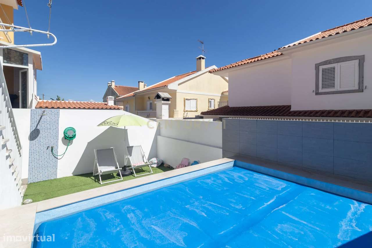 Moradia T3 com Piscina e Excelentes Áreas nos Foros de Amora-16