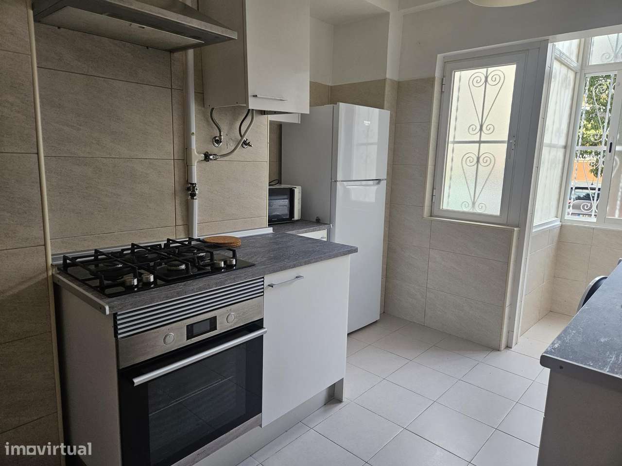 T2, junto ao metro Amadora - Grande imagem: 2/5