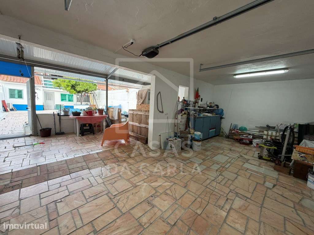 Moradia T2 com garagem e piscina completamente renovada em Canhestros-21