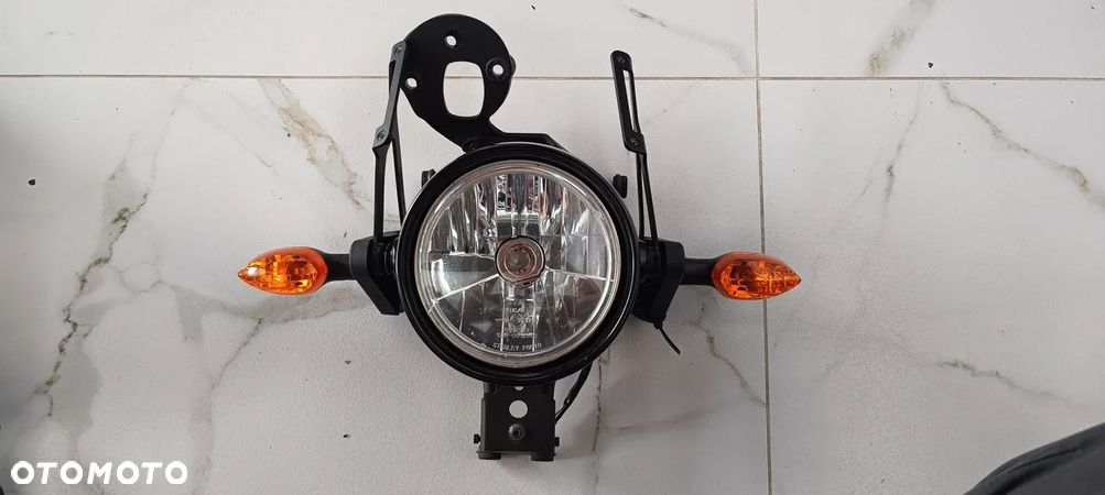 YAMAHA XSR 700 LAMPA PRZÓD REFLEKTOR STELAŻ KIERUNKOWSKAZ MOCOWANIE LICZNIKA - 1