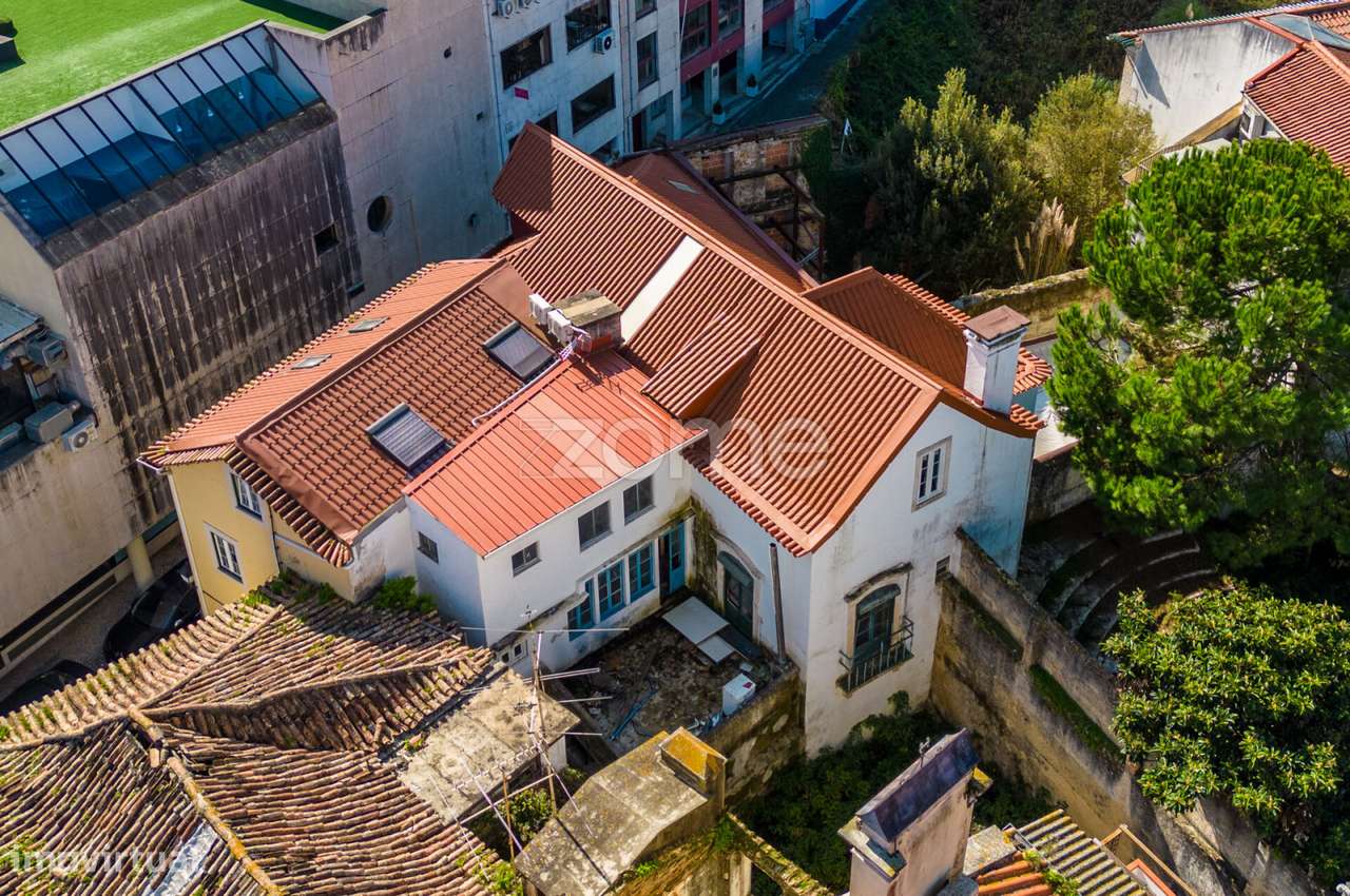 Prédio com grandes áreas no Centro de Leiria-52