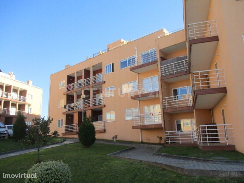 Apartamento T2 c/garagem em Canelas