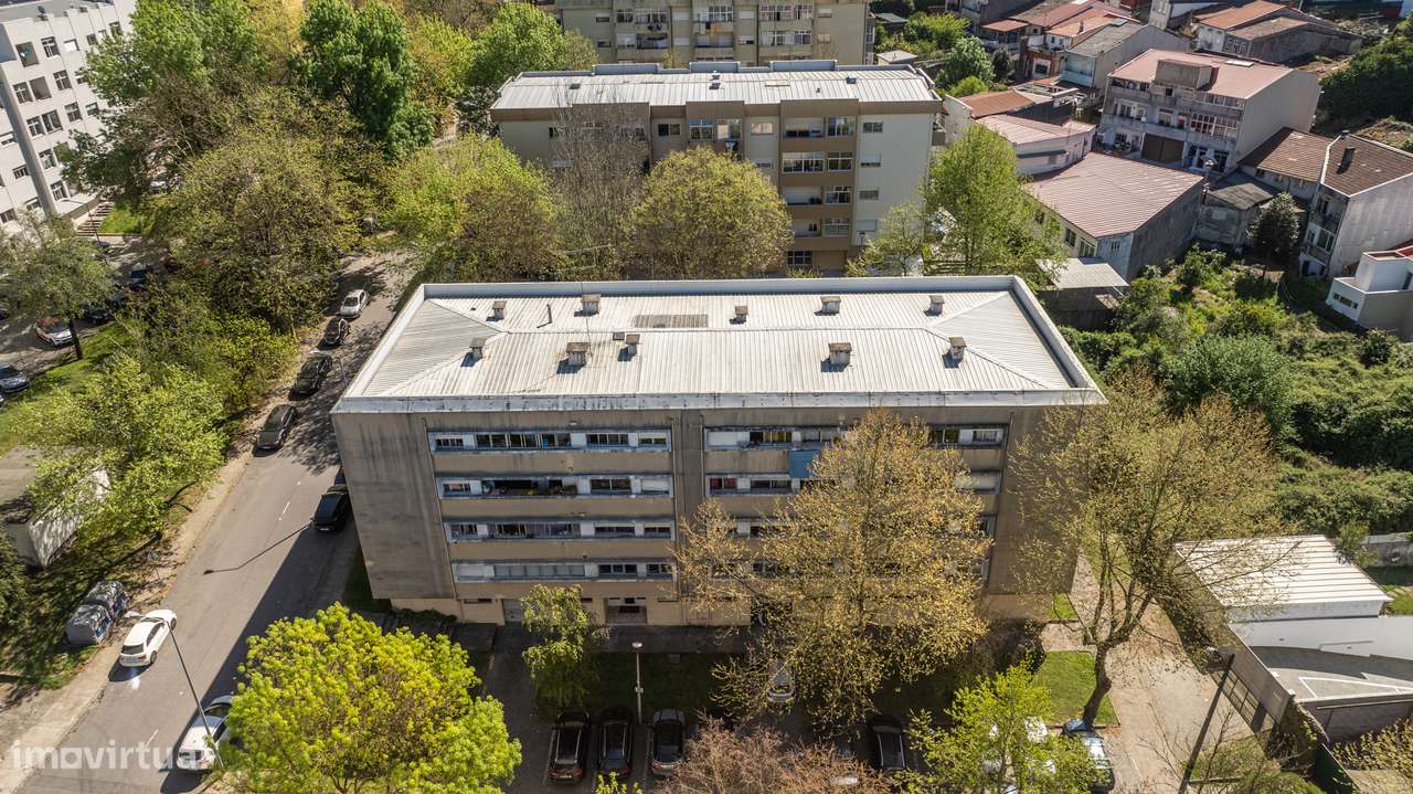 Apartamento T3 renovado no centro de Braga-20