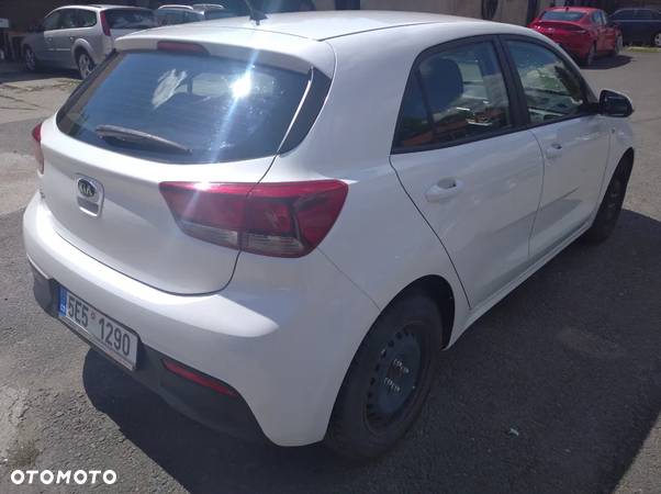 Kia Rio - 4