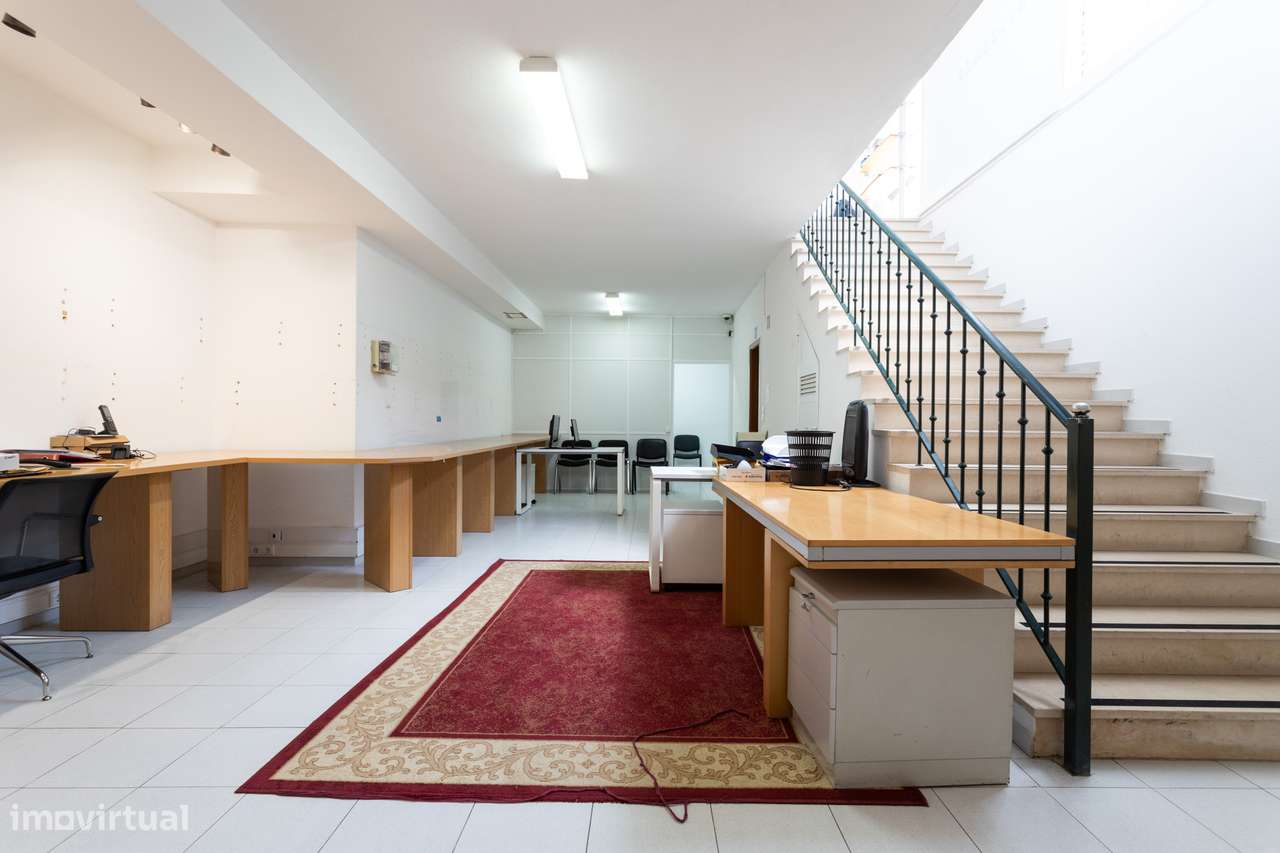 Escritório Versátil de 137m² em São Domingos de Rana!-14