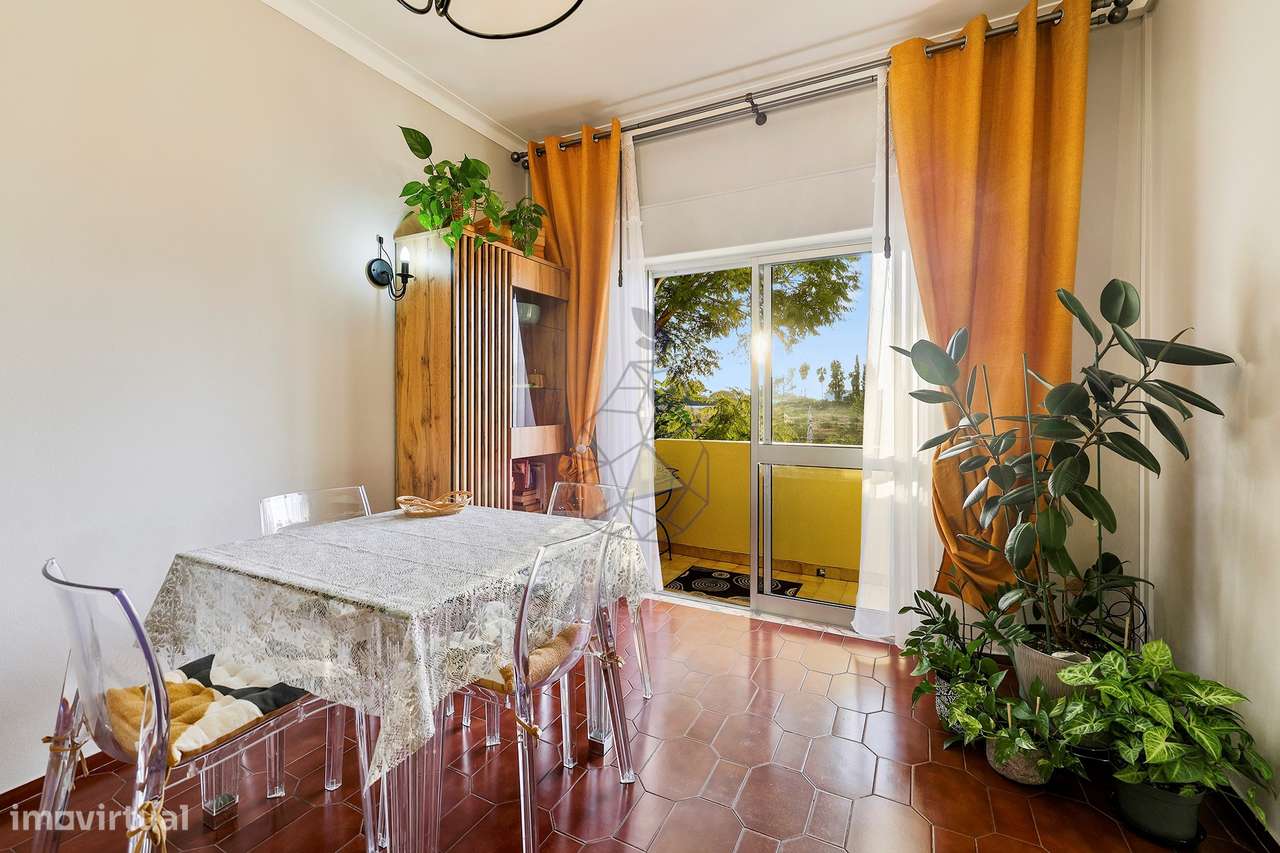 T2 em Bemposta com arrecadação privativa e terraço comum espaçoso  - A-2