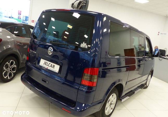 Volkswagen Multivan - 10