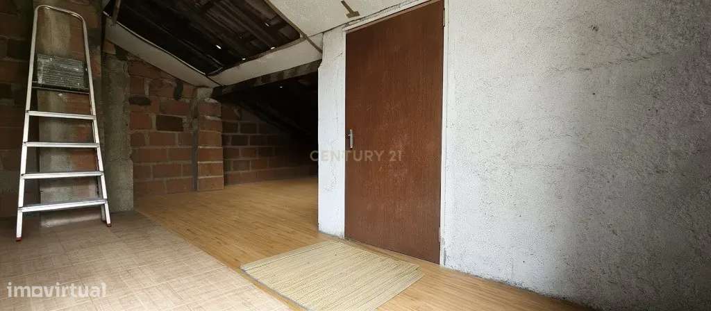 Amadora - Reboleira, apartamento T2 com 94m2, sala com lareira, 2 vara-12