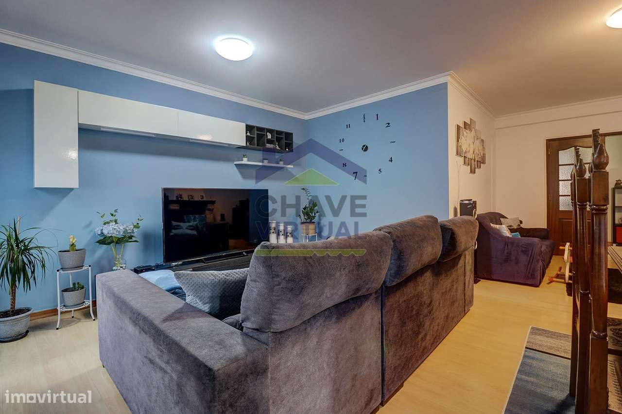 Apartamento T3 com Sótão Amplo - Centro Bombarral-10