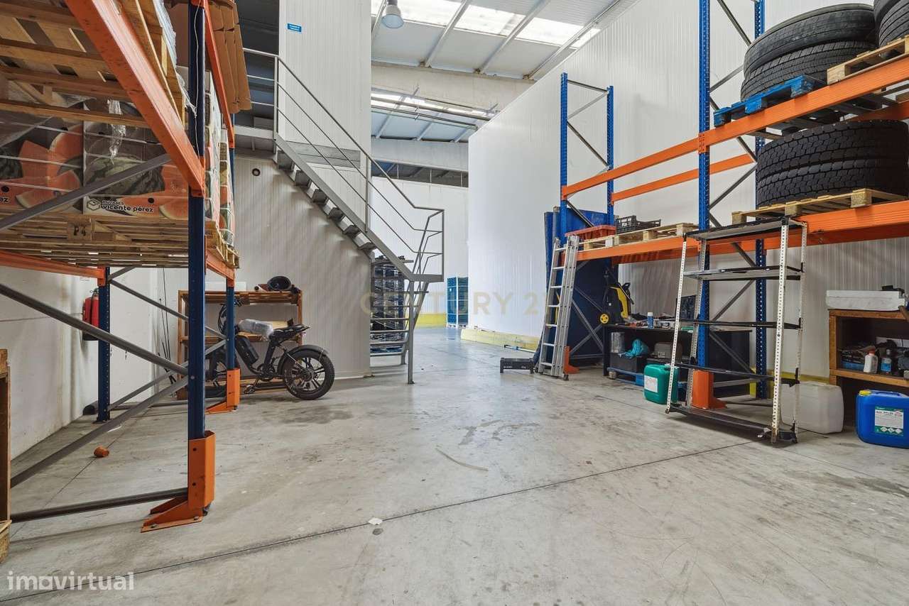 Armazém Industrial junto à Campo Oeste em A-dos-Cunhados-36
