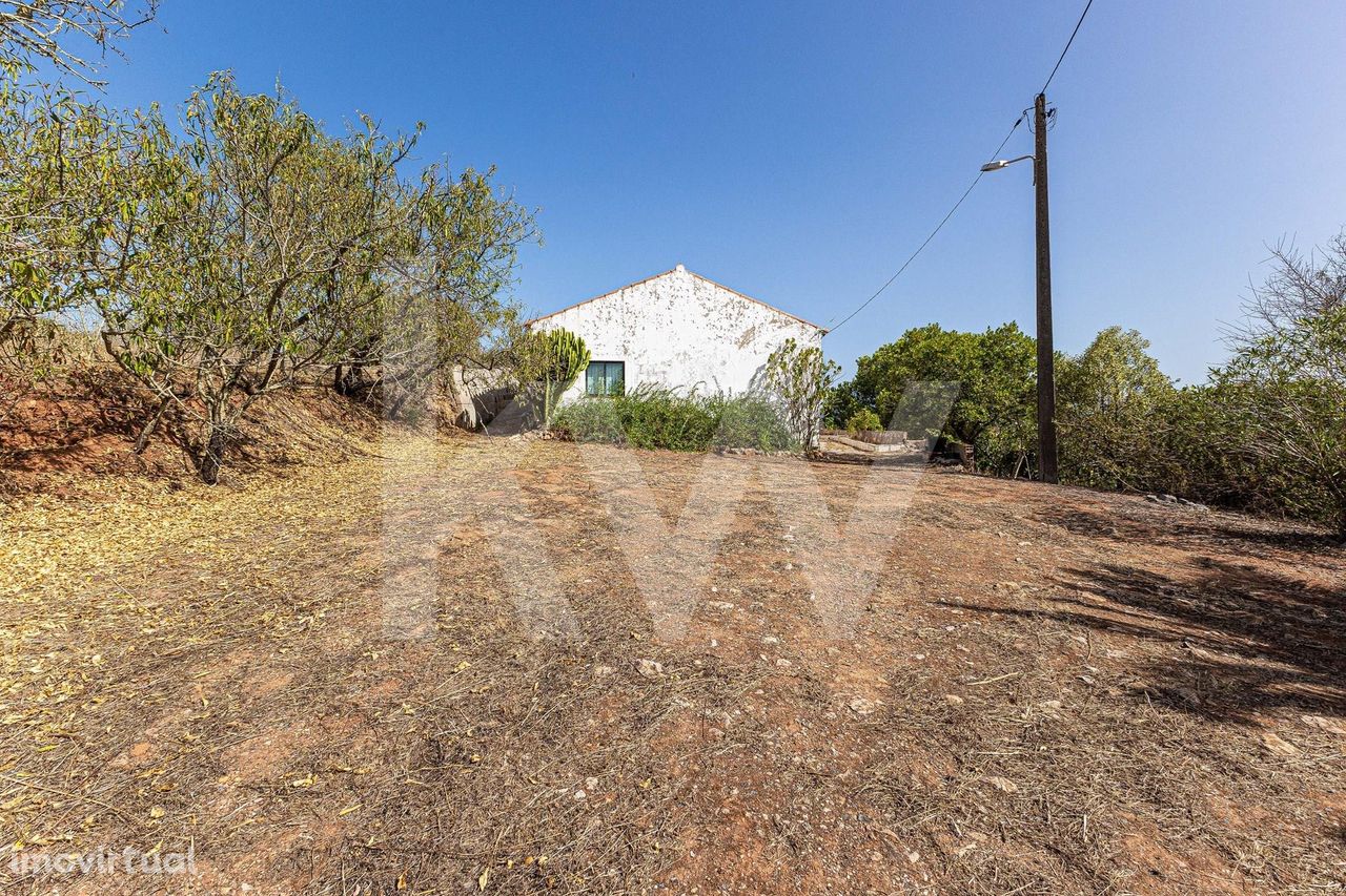 Terreno Misto com casa a 2,5 km da cidade de Lagos