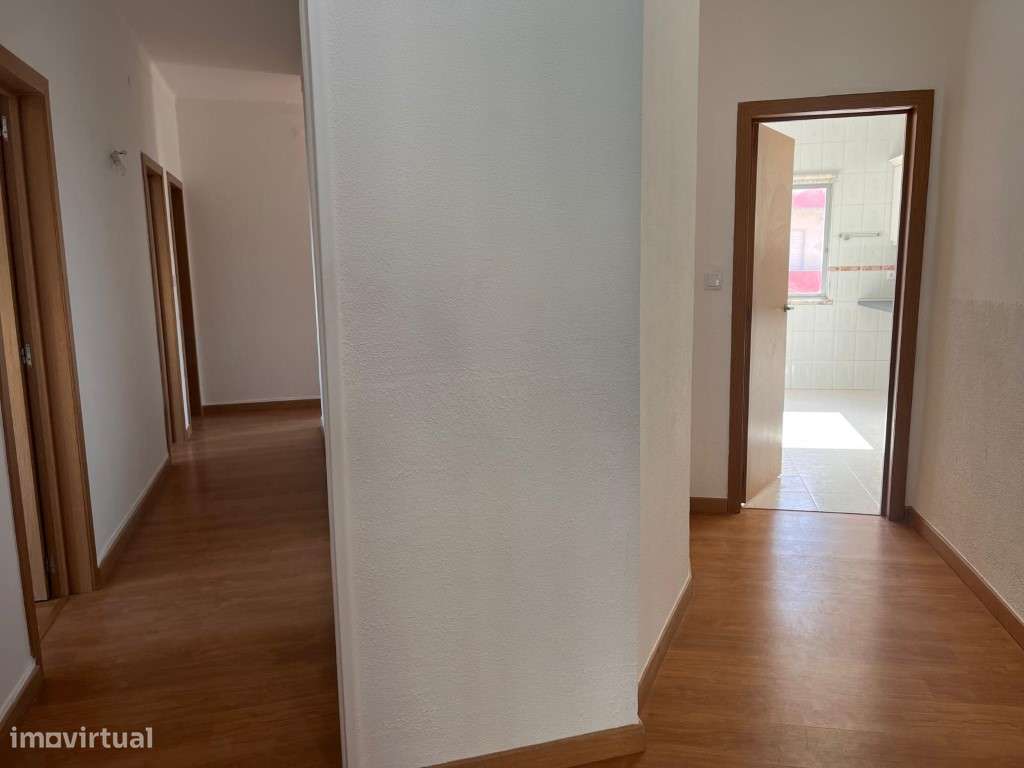 Apartamento T4, nas Mercês, Rio de Mouro-12
