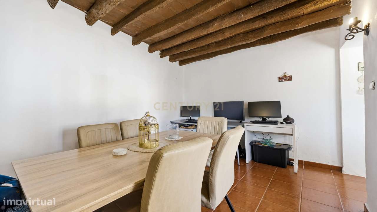 Moradia T2 com 2 salas e Pátio – Loubagueira, Torres Vedras-4