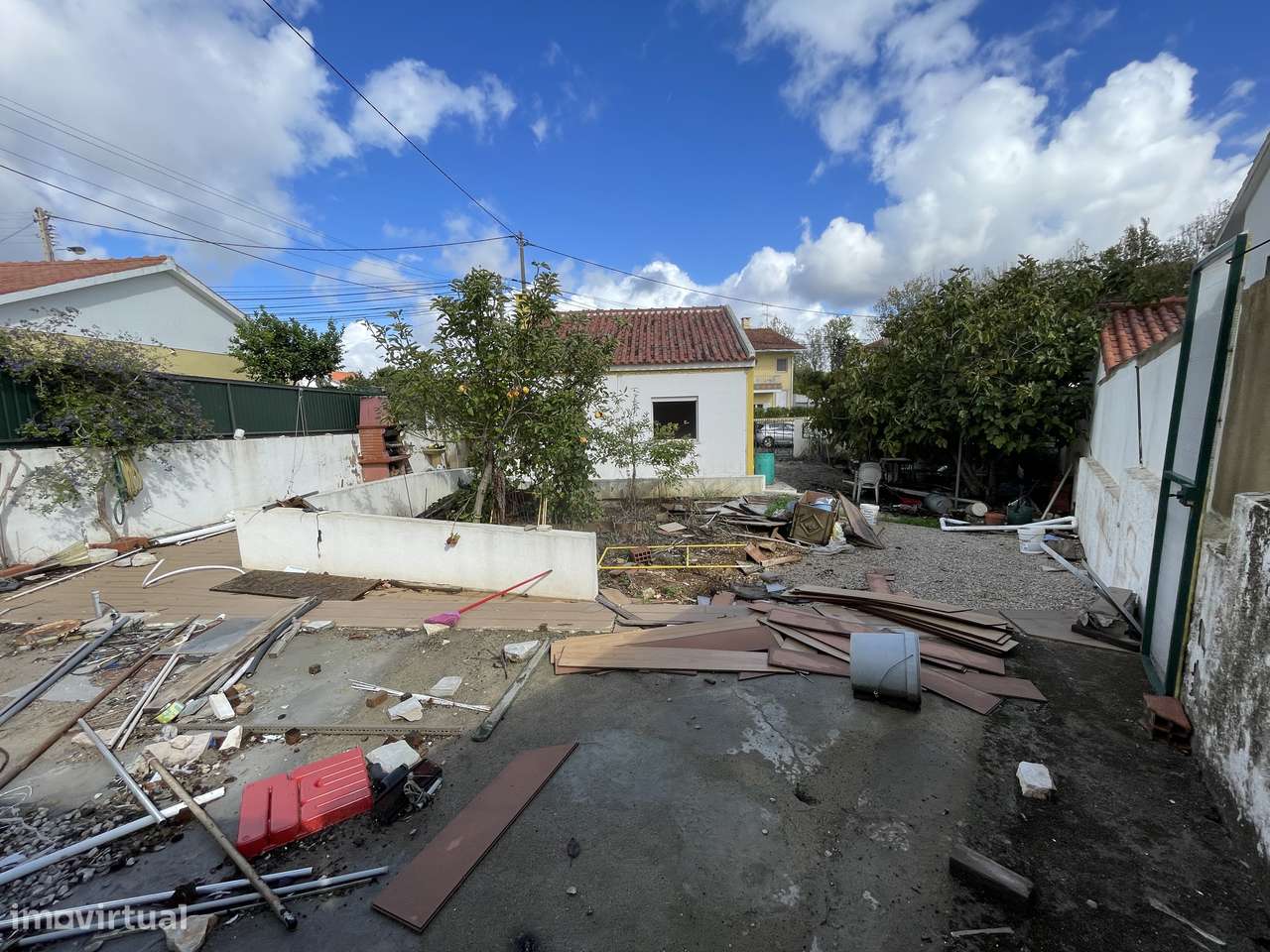 Moradia com 320m² de terreno e potencial incrível por apenas 385.000€-11