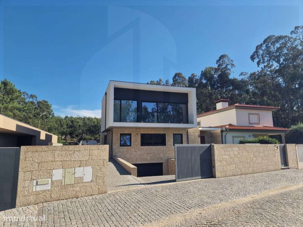 MORADIA INDIVIDUAL SEMI-NOVA COM PISCINA | VILA DO CONDE-1