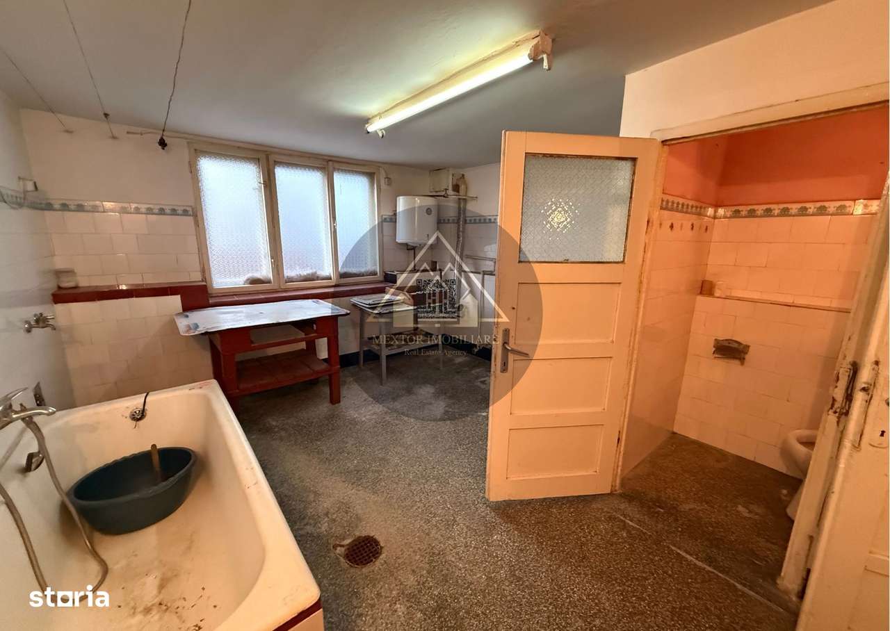 Casa de 5 camere, Semi-Central, Medias-8