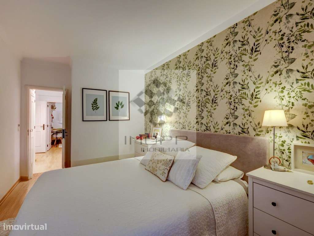 Apartamento T2 com varanda no centro de Carnide-19