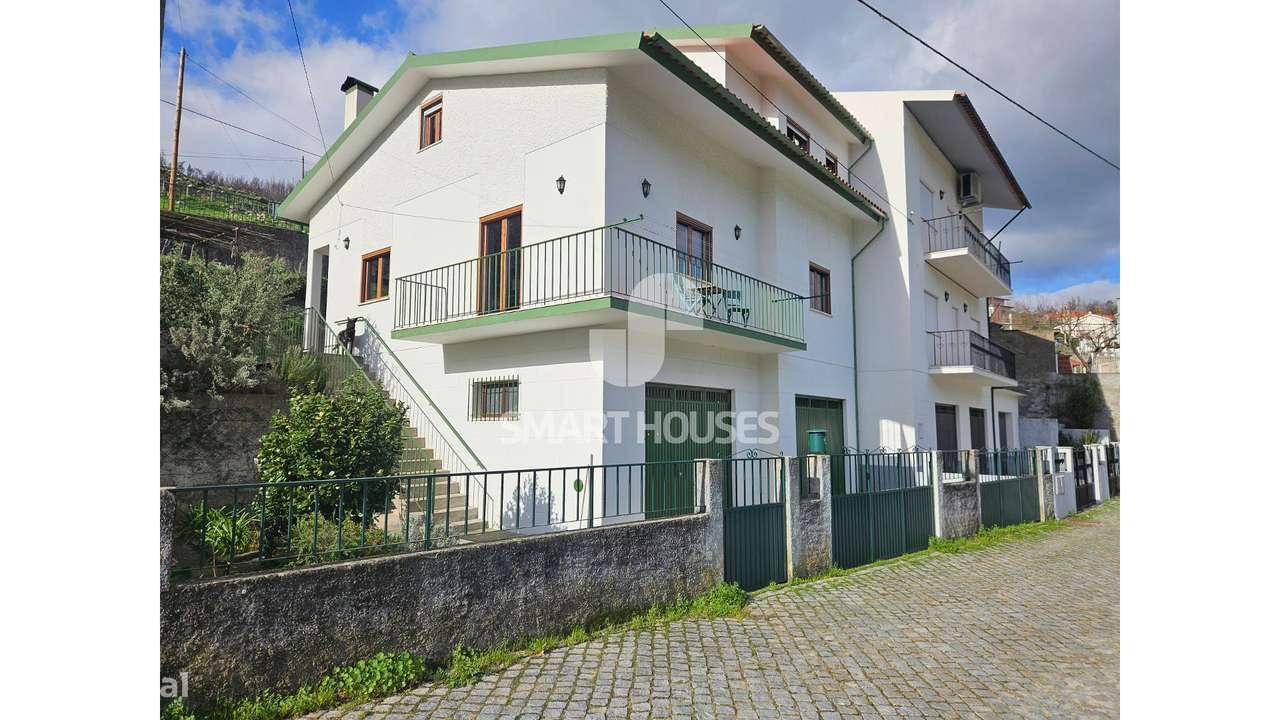 Moradia T3+1 em Avô c/ terreno-0