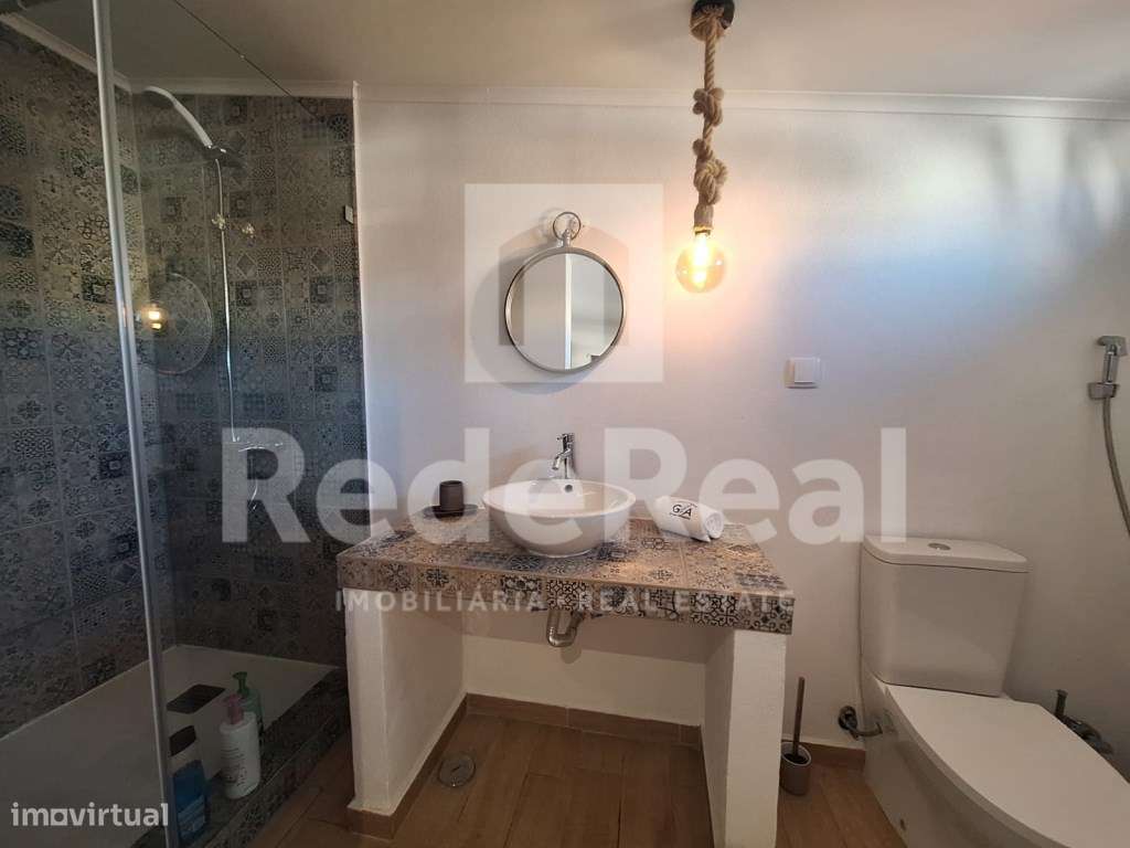 Moradia T3 + 1 com Boas Áreas em Lote de 300 m² - Centro de Albufeira-12