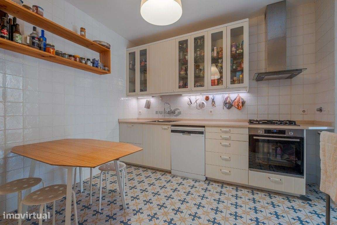 Moradia duplex na Graça com 5 Quartos e Jardim-1