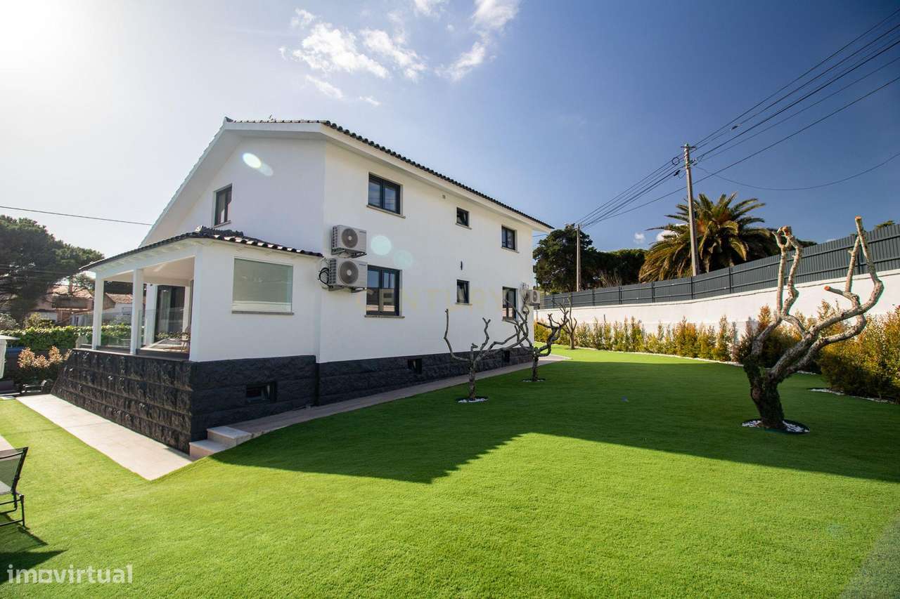 Vivendo o Sonho: Luxuosa Moradia T5 em Albarraque com Espaço de Lazer-10