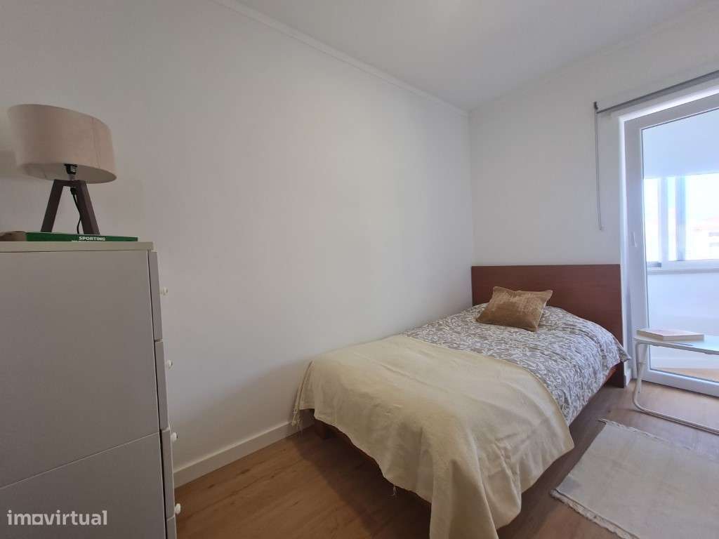 Vende-se T2+1 remodelado no centro-10