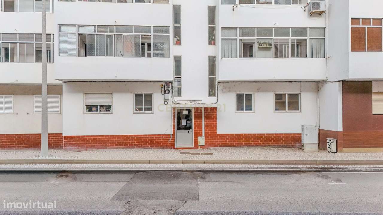 *Oportunidade: Apartamento T2 Remodelado na Baixa de Faro!*-30