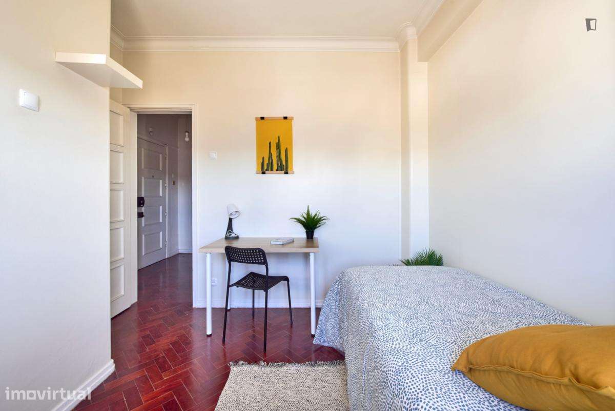 Quarto - localizado em Intendente Lisbon - Grande imagem: 5/30