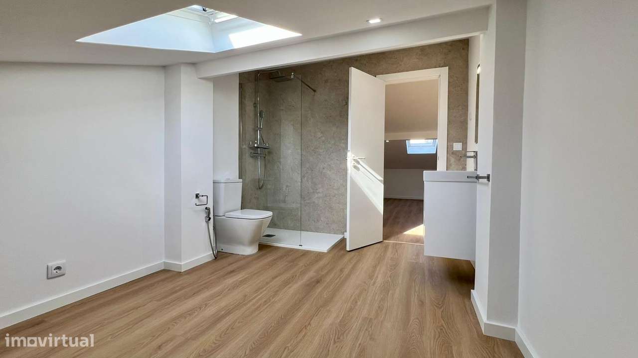 Apartamento T3+1 Duplex | 154 m² | Totalmente Remodelado | Queluz-38