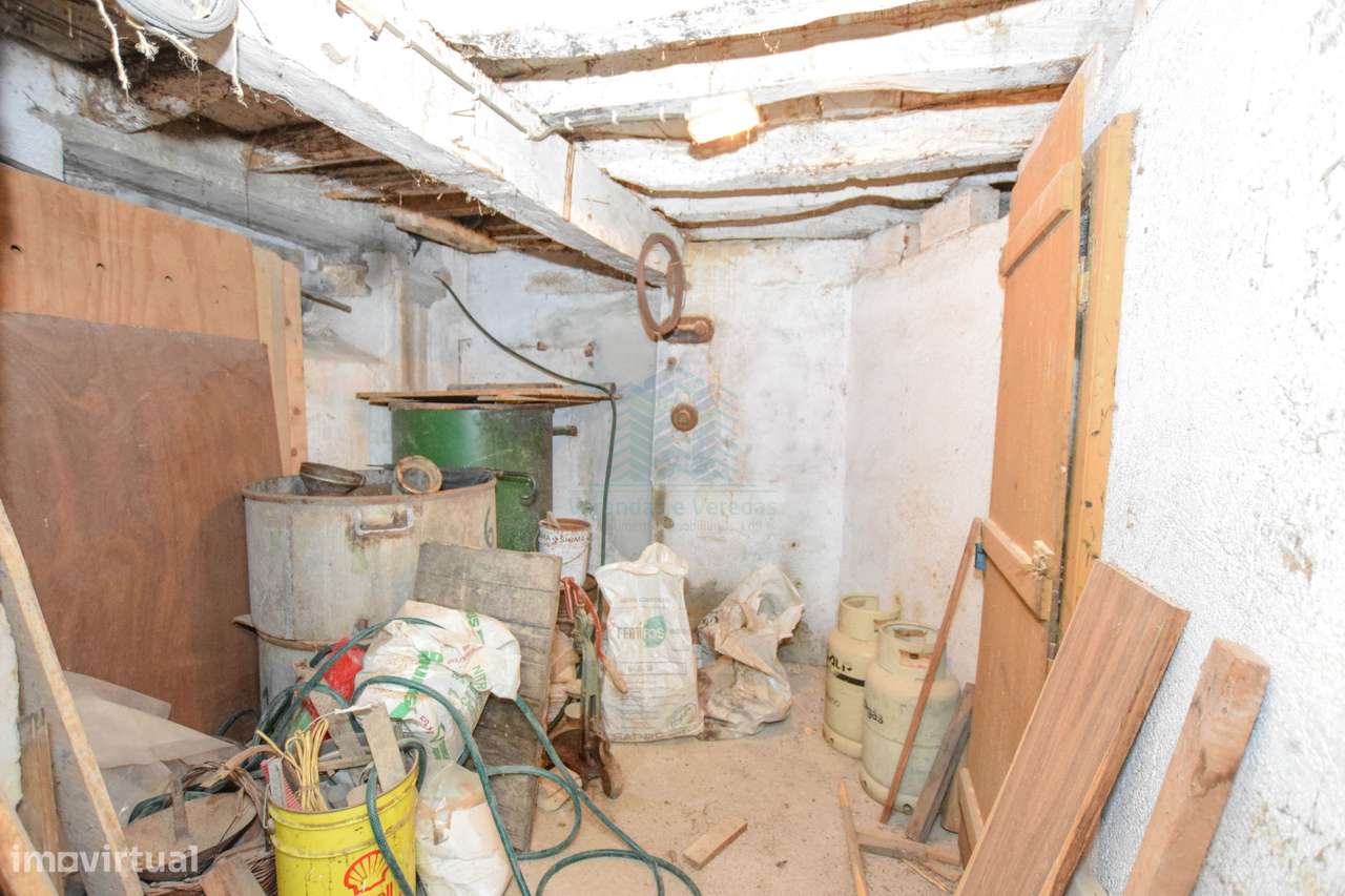 Moradia T7 com Garagem e Armazém - Alcorochel - Torres Novas-39